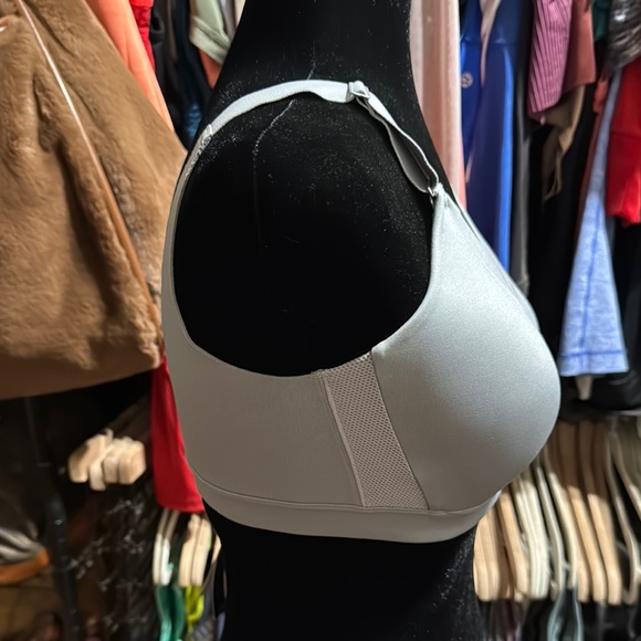 Nike Alpha Gray Sports Bra - Picture 4 of 8